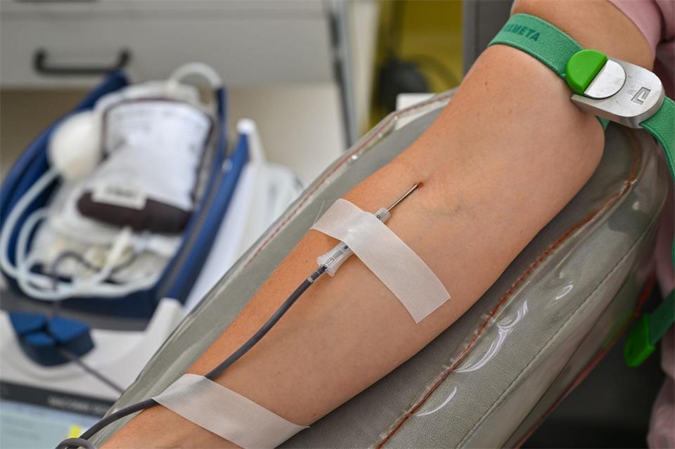 Das Uniklinikum Jena ruft dringend zu Blutspenden auf. (Symbolbild)Patrick Pleul/dpa/ZB
