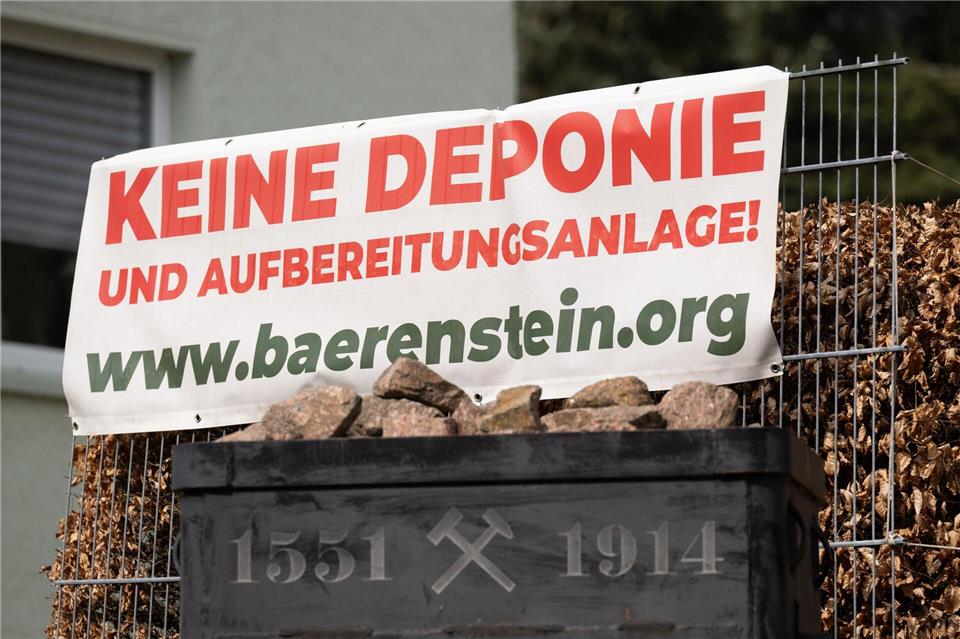 Das Unternehmen Lithium Zinnwald GmbH will im Bürgerdialog auf Bedenken von Anwohnern eingehen (Archivbild).Sebastian Kahnert/dpa