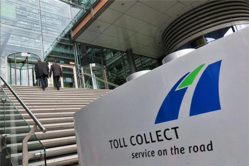 Das Unternehmen Toll Collect ist für den Aufbau der Kontrollbrücke in Velen verantwortlich.