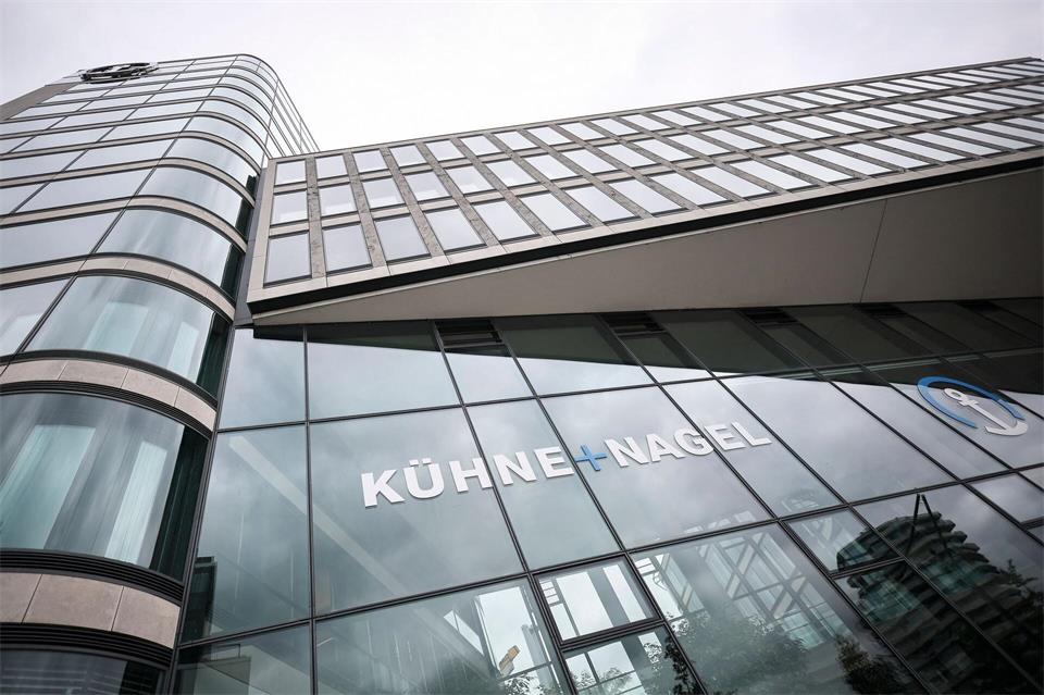 Das Unternehmen kündigt eine Aufarbeitung der Firmengeschichte in der NS-Zeit an. (Archivbild)Christian Charisius/dpa
