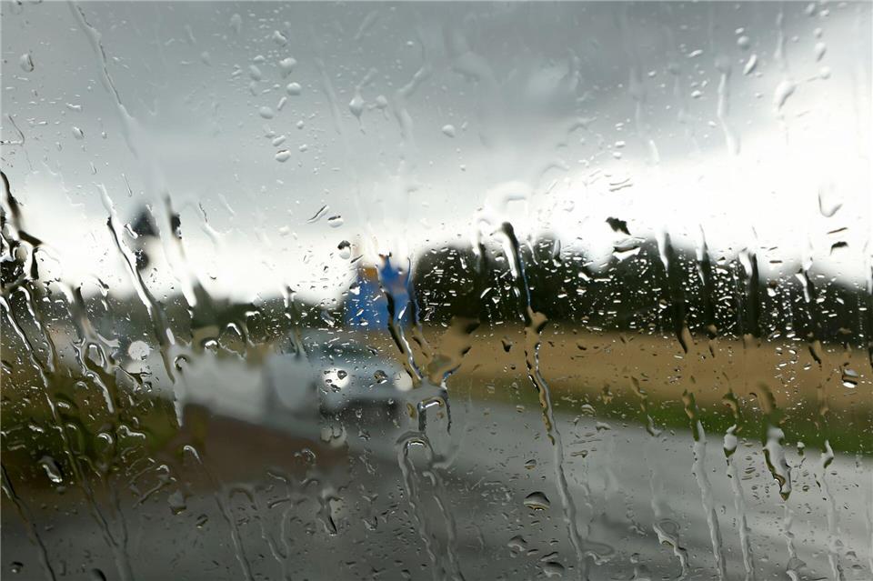 Das Unwetter hat in Sachsen-Anhalt nur wenige Schäden hinterlassen. (Symbolbild)Matthias Bein/dpa