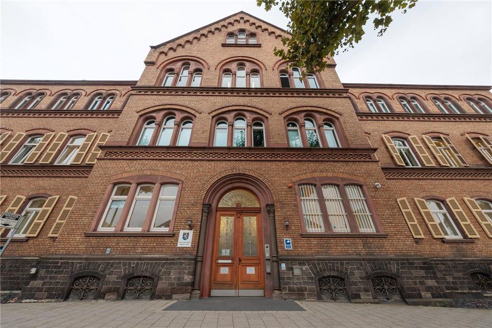 Das Urteil des Landgerichts Limburg gegen einen 20-jährigen Mann, dem unter anderem die Vorbereitung einer schweren staatsgefährdenden Gewalttat vorgeworfen war, ist rechtskräftig. (Archivbild)Jörg Halisch/dpa