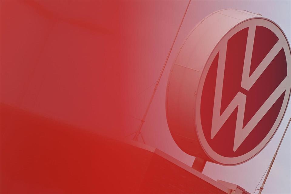 Das VW-Werk in Emden gilt trotz der Umstellung auf E-Mobilität als gefährdet. Lars Penning/dpa
