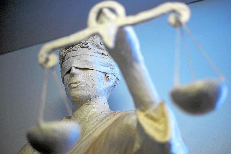 Das Verfahren ist gegen die Zahlung von Geldauflagen vorläufig eingestellt worden.