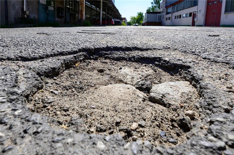 Das Verkehrsministerium bittet um eine vorsichtige Fahrweise. (Archivbild)Patrick Pleul/dpa