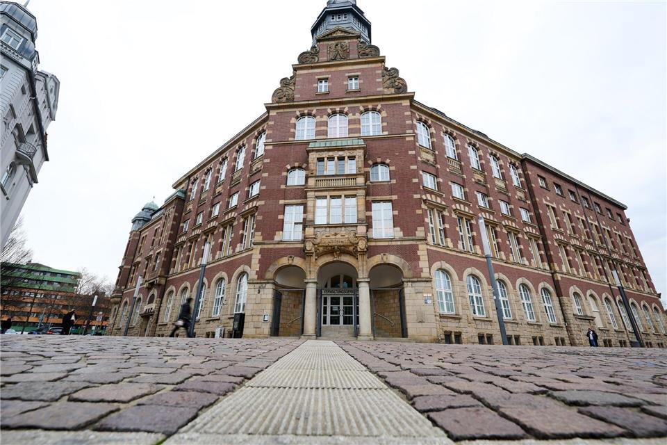 Das Verwaltungsgericht Gelsenkirchen verhandelt am Mittwoch mündlich im Streit um den Wunsch nach Teilzeit einer Polizeibeamtin. (Archivbild)Bernd Thissen/dpa