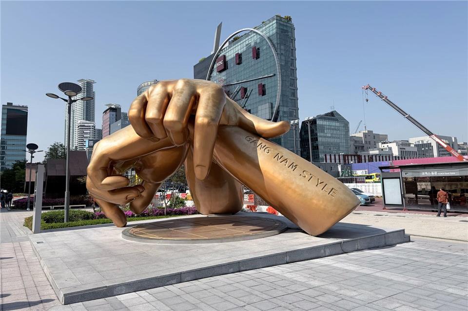 Das Viertel Gangnam wurde durch einen Popsong weltbekannt. Eine Skulptur ehrt den K-Pop-Star Psy.Annette Meinke-Carstanjen/dpa-tmn