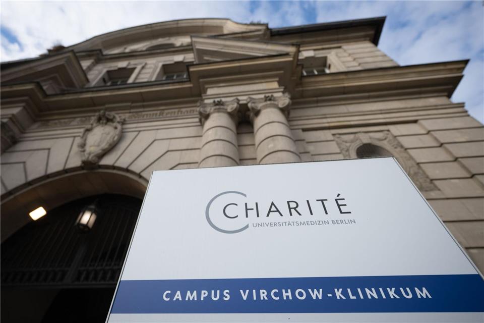 Das Virchow-Klinikum hat von einer Großspende in Höhe von 350.000 Euro profitiert. (Archivbild) Sebastian Gollnow/dpa