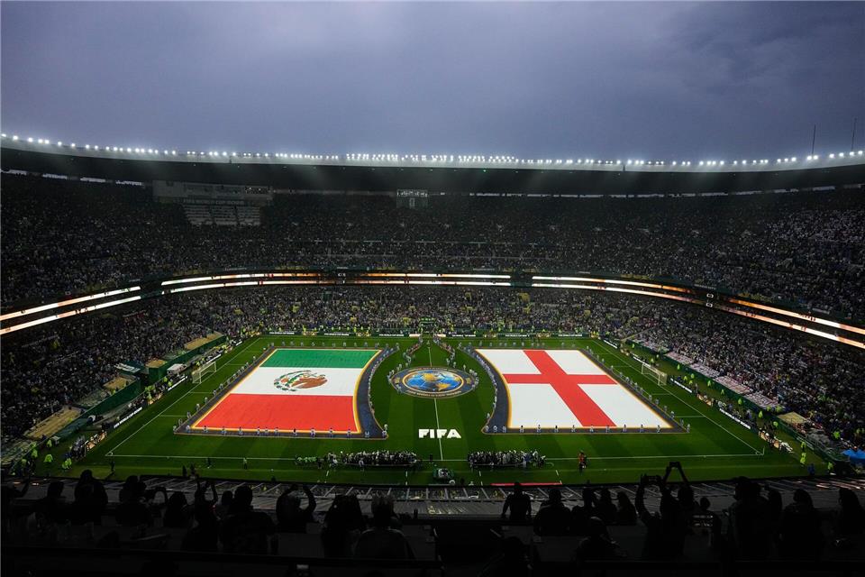 Das WM-Spiel begann mit Verzögerung wegen des schlechten Wetters.Fernando Llano/AP/dpa