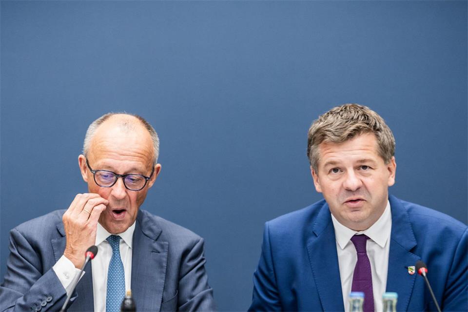 Das Wahldebakel in Sachsen-Anhalt fällt auch auf den Kanzler zurück. Michael Kappeler/dpa