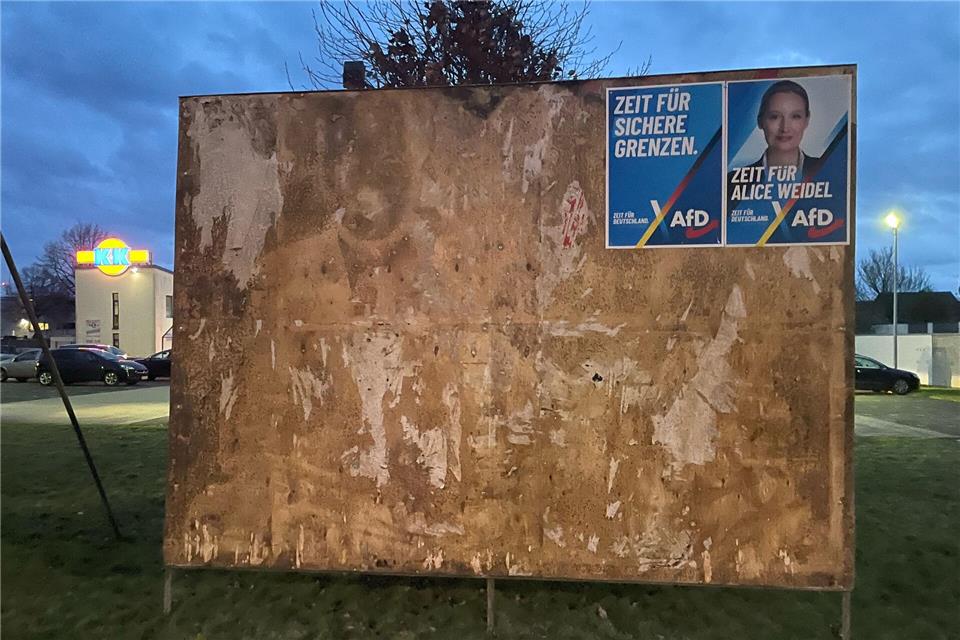 Das Wahlplakat der SPD in Heiden wurde heruntergerissen und durch AfD-Plakate ersetzt.