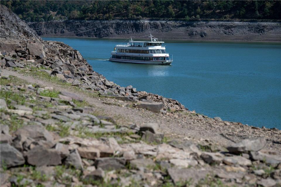 Das Wasser des Edersees wird zur Regulierung der Oberweser und des Mittellandkanals genutzt. Swen Pförtner/dpa