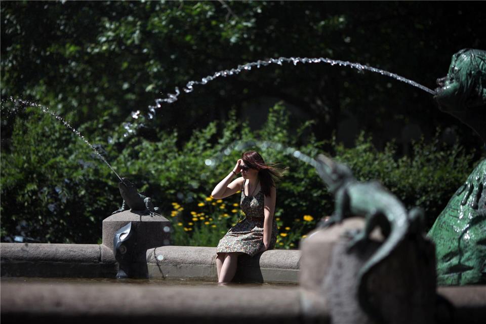 Das Wasser im Brunnen sprudelt wieder klar. (Archiv)picture alliance / dpa