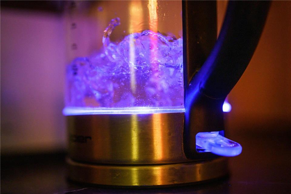 Das Wasser muss im Stadtgebiet Passau nicht mehr abgekocht werden. (Symbolbild)Frank Rumpenhorst/dpa