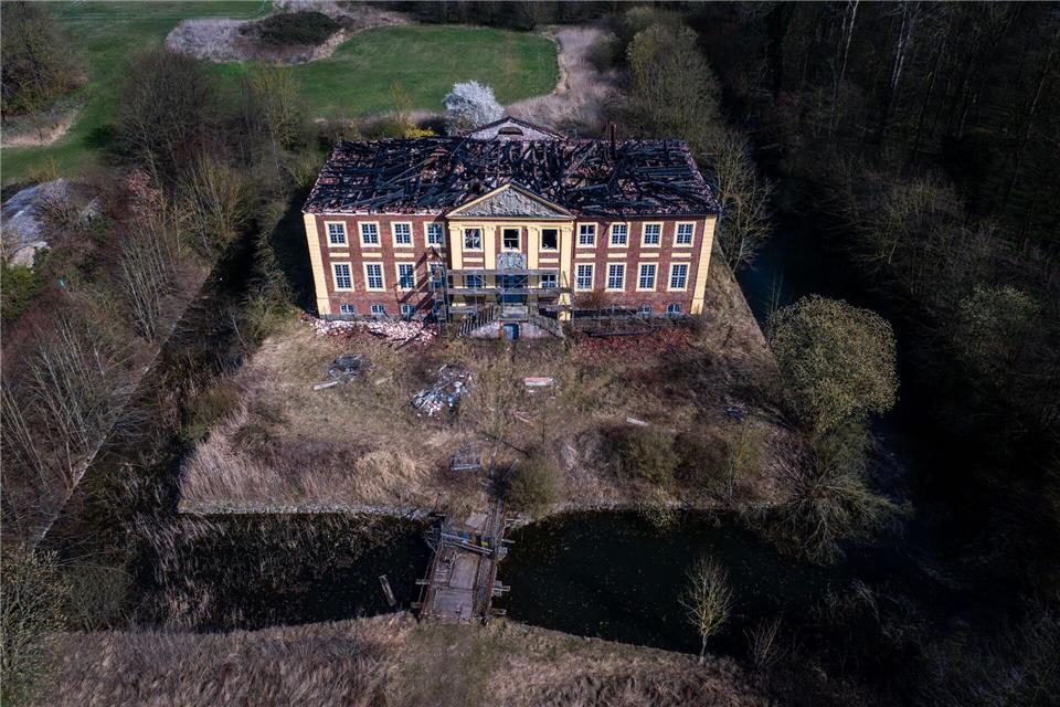 Das Wasserschloss diente als Kulisse für den international preisgekrönten Film „Das Weiße Band“ von Michael Haneke. (Archiv)Jens Büttner/dpa