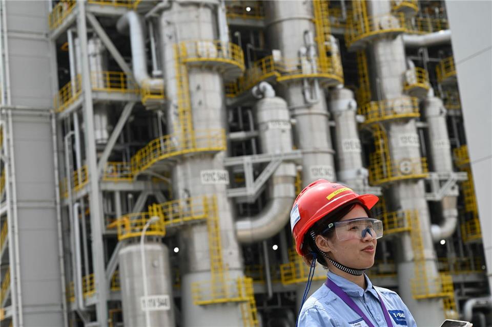 Das Werk in Zhanjiang ist laut Elvermann nicht nur planmäßig fertiggestellt worden, sondern habe auch das Budget unterschritten. (Archivbild)Johannes Neudecker/dpa