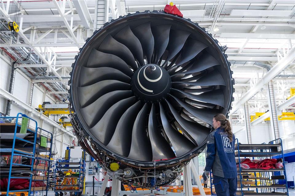 Das Werk von Triebwerkshersteller Rolls Royce in Brandenburg soll ausgebaut werden (Archivbild).Christophe Gateau/dpa