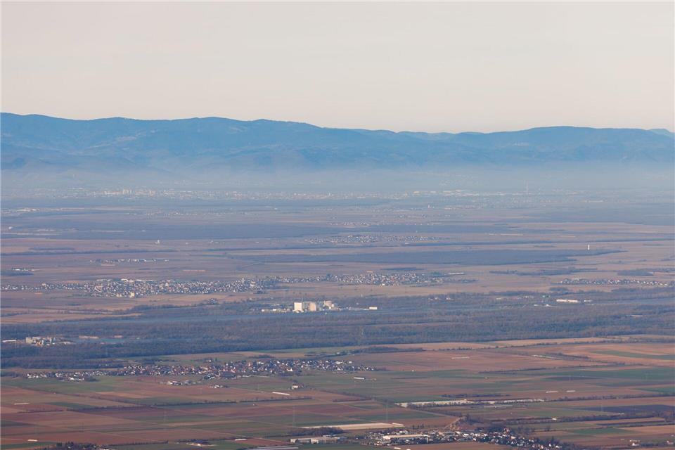 Das Wetter bleibt ungemütlich. Der Deutsche Wetterdienst warnt vor Sturm, Glätte und frostigen Nächten.Philipp von Ditfurth/dpa