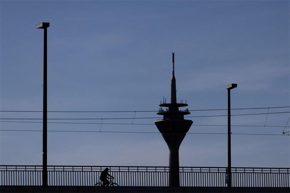 Das Wetter in Nordrhein-Westfalen wird in den kommenden Tagen wechselhaft. (Symbolbild)Rolf Vennenbernd/dpa