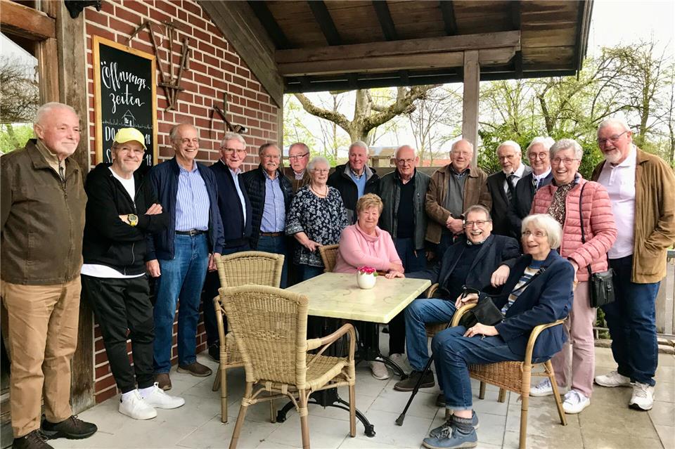 Das Wiedersehen wurde mit einem Kaffeetrinken und anschließendem gemütlichen Beisammensein bis zum späten Nachmittag gefeiert.