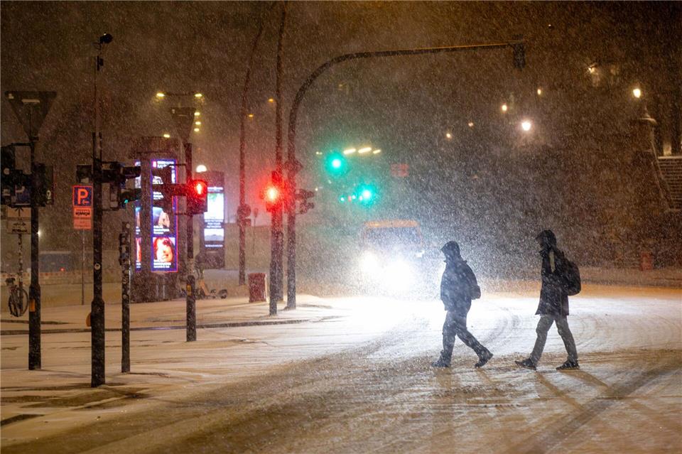 Das Winterwetter im Norden hält sich hartnäckig.Bodo Marks/dpa