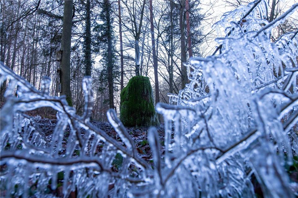 Das Winterwetter sorgt derzeit nicht nur im Verkehr für Beeinträchtigungen. (Symbolbild)Pia Bayer/dpa