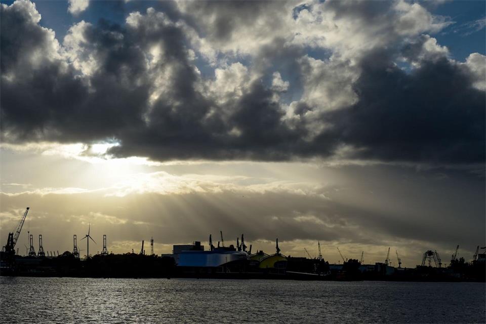Das Wochenende in Hamburg und Schleswig-Holstein ist von einem Wettermix geprägt. (Symbolbild)Axel Heimken/dpa