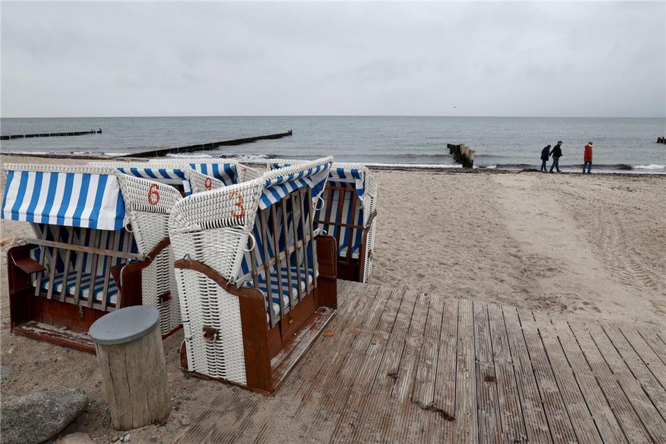 Das Wochenende in Norddeutschland wird kalt und verregnet. (Symbolbild)Bernd Wüstneck/dpa