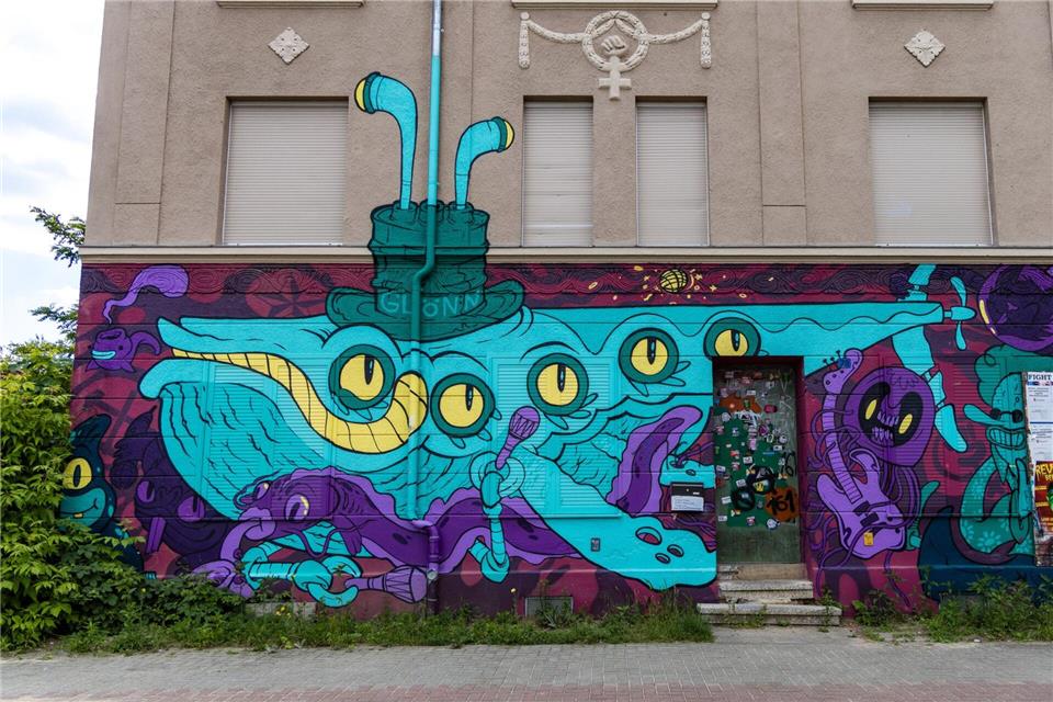 Das Wohnprojekt wurde schon in der Vergangenheit mehrfach attackiert. (Archivbild)Frank Hammerschmidt/dpa