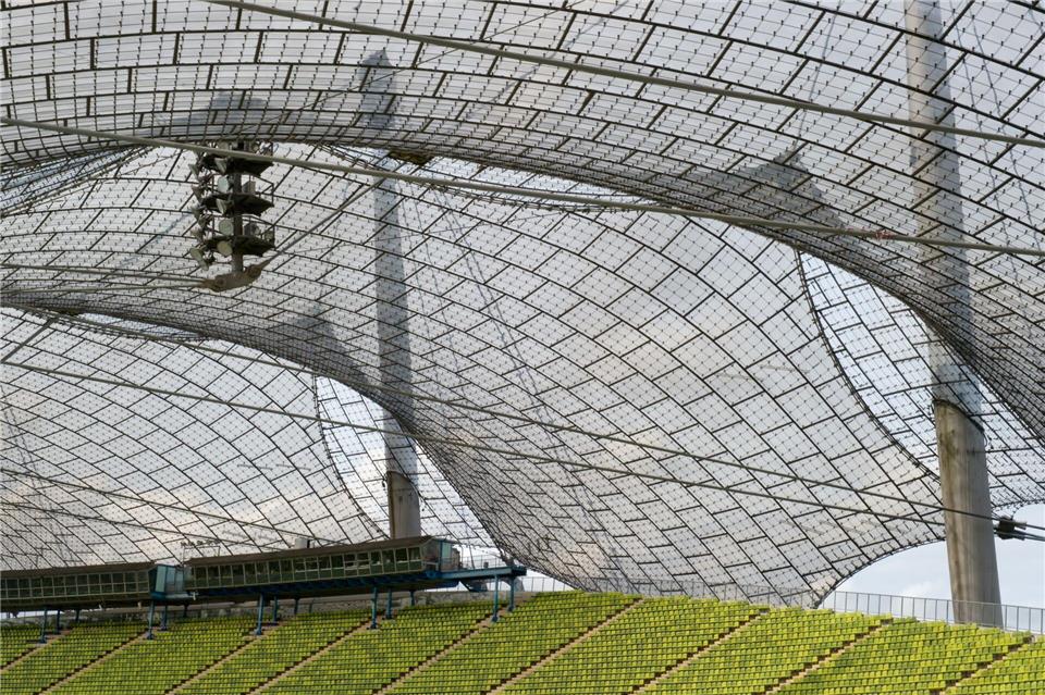 Das Zeltdach im Olympiapark ist in die Jahre gekommen und wird nun saniert. (Archivbild)picture alliance / dpa