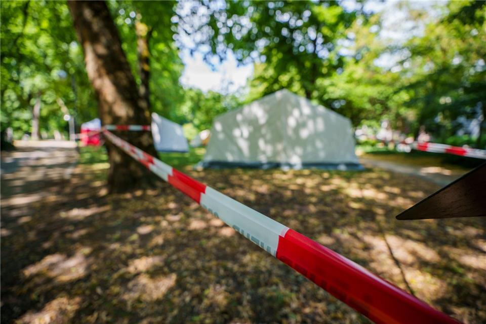 Das Zeltlager bot Platz für 120 Menschen. (Archivbild)Andreas Arnold/dpa