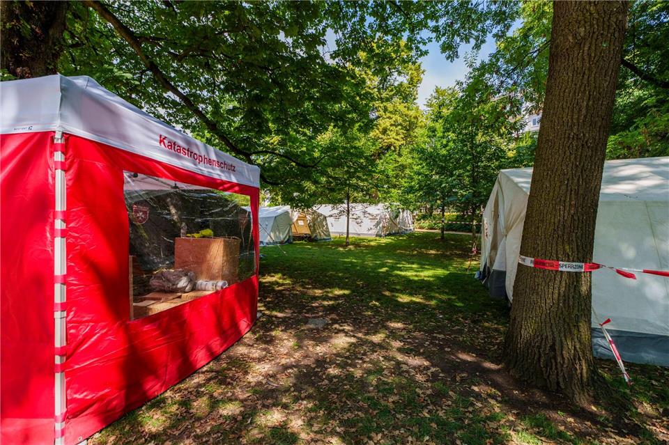 Das Zeltlager nimmt einen recht kleinen Teil des Parks ein.Andreas Arnold/dpa