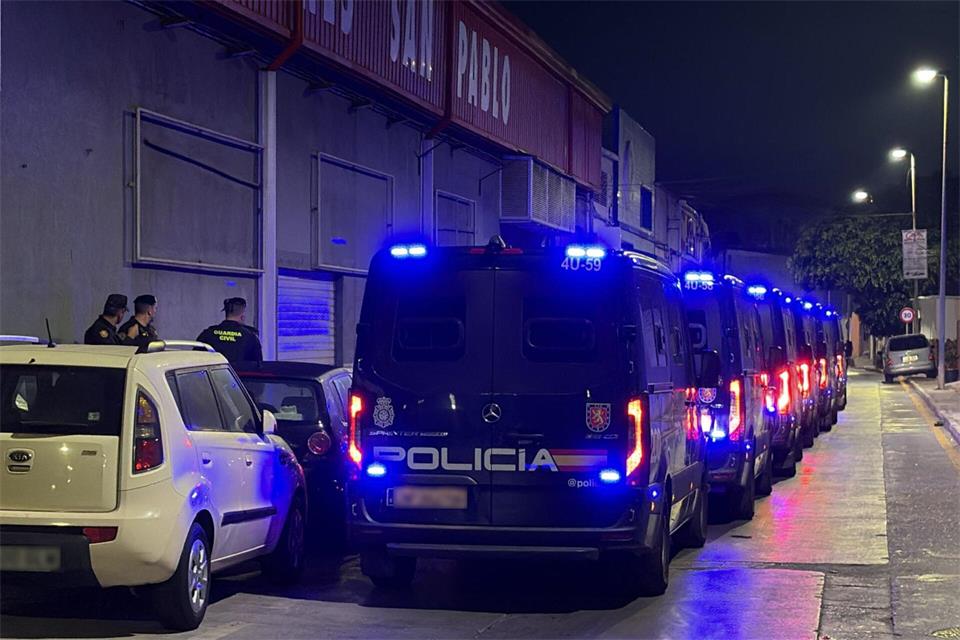 Das Zentrum am Hafen ist das fünfte vorübergehende Aufnahmelager in Ceuta.Gabriela Sardá Núñez/EUROPA PRESS/dpa