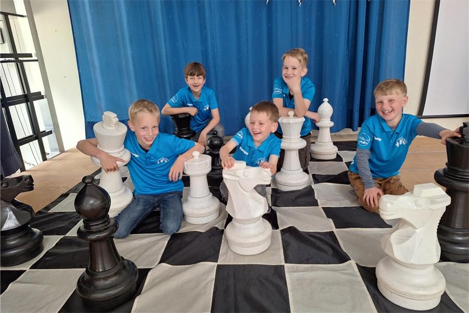 Das Zweitklässler-Schachteam der St.-Sebastianschule in Raesfeld sicherte sich bei der Deutschen Meisterschaft Platz drei.