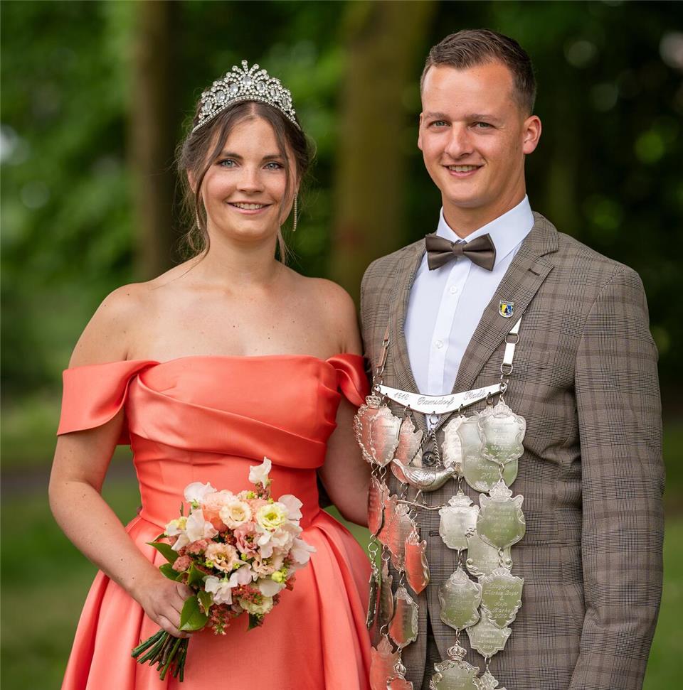 Das amtierende Königspaar, Königin Nina Bradenbrink und König Jan Terfloth, freut sich auf ein spannendes Schützenfest.
