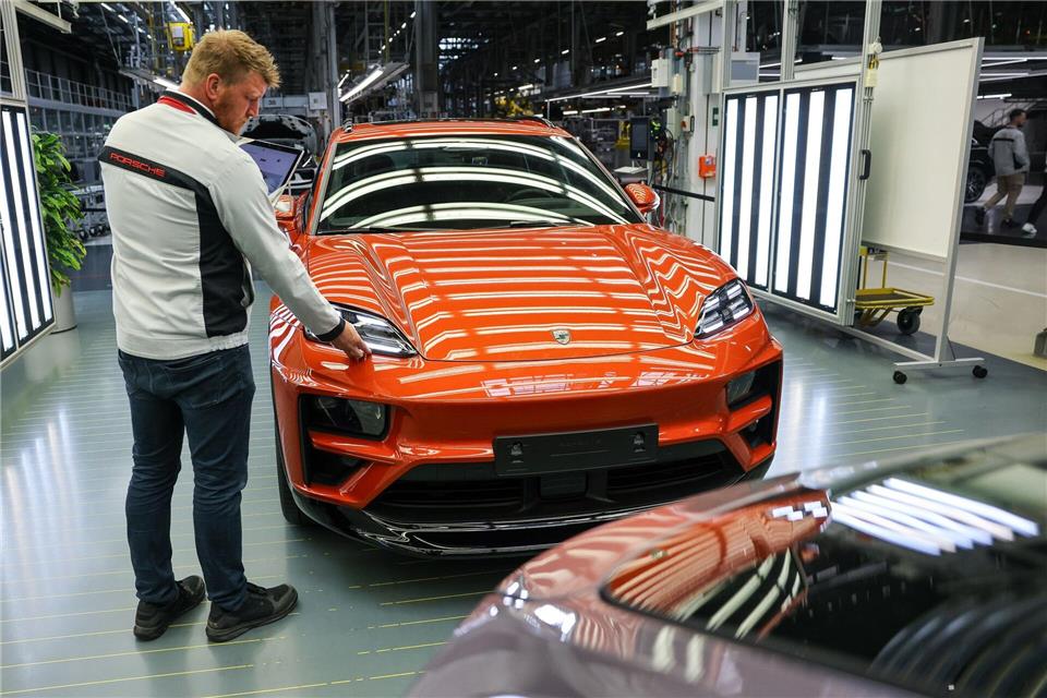 Das auslieferungsstärkste Fahrzeug von Porsche im Jahr 2025: der Macan. (Archivbild)Jan Woitas/dpa