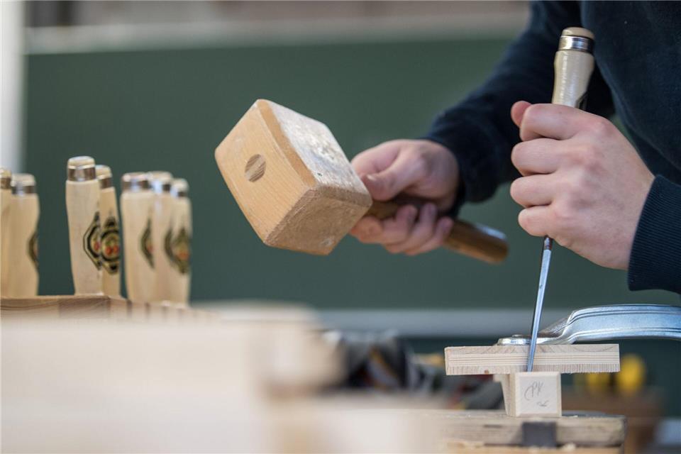 Das bayerische Handwerk findet wieder mehr Auszubildende. (Symbolbild)Sebastian Gollnow/dpa