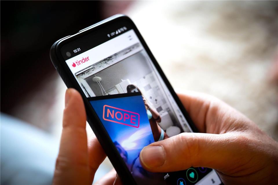 Das berühmte Swipen: die Dating-App Tinder auf einem Smartphone. (Archivbild)picture alliance/dpa