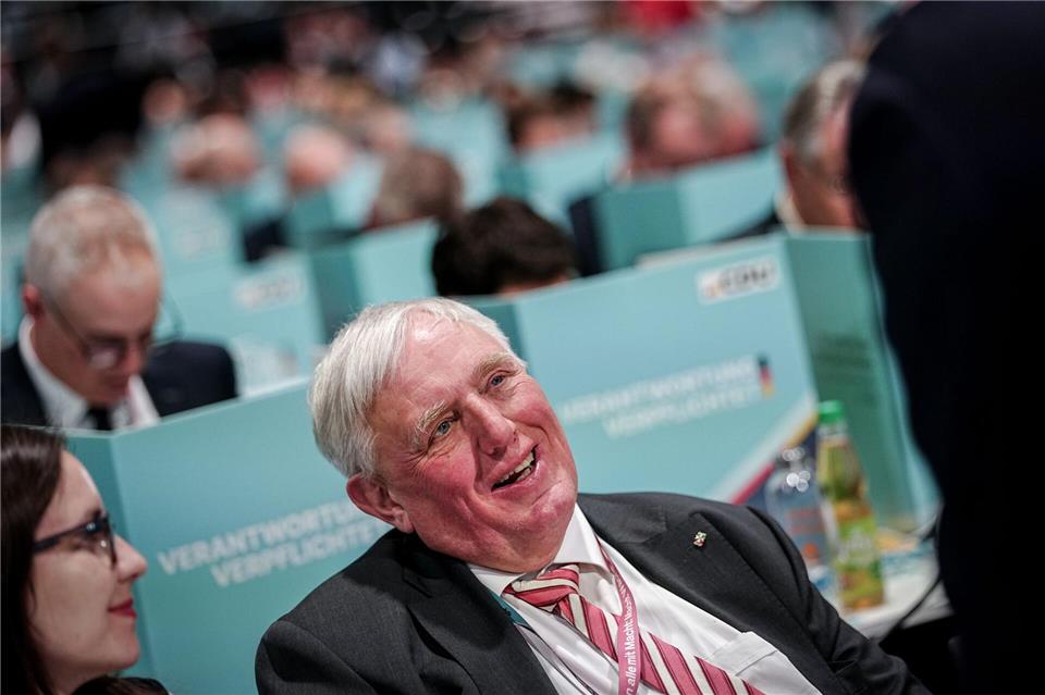 Das beste Ergebnis als Vize von Parteichef Friedrich Merz bekam in Stuttgart der nordrhein-westfälische Sozialminister Karl-Josef Laumann mit 769 Stimmen.Kay Nietfeld/dpa