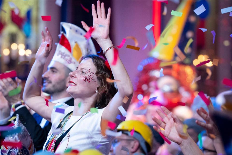 Das bleibt gleich: Bei „Mainz bleibt Mainz“ wird geschunkelt und getanzt. Boris Roessler/dpa