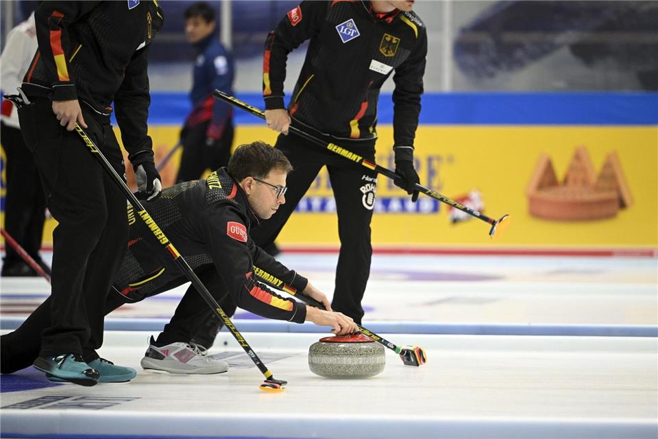 Das deutsche Curling-Team um Marc Muskatewitz verpasste bei der EM in Finnland knapp das Halbfinale.Antti Aimo-Koivisto/Lehtikuva/AP/dpa