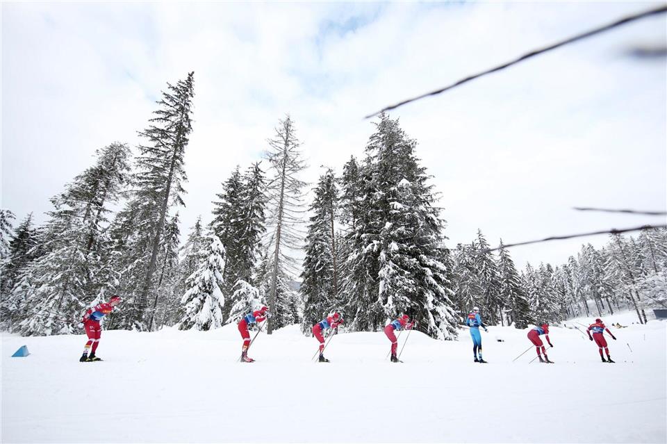 Das deutsche Frauen-Team bei der Tour de Ski der Langläufer muss bereits den zweiten Ausfall verzeichnen. (Archivbild)Alessandro Trovati/AP/dpa