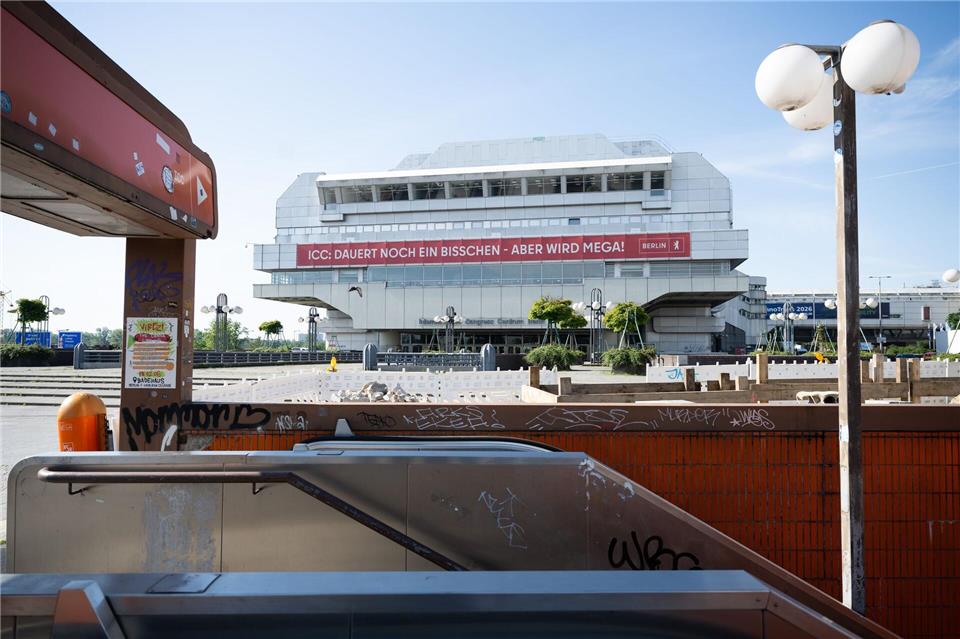 Das ehemalige Kongresszentrum ICC ist schon durch seine Größe ein Hingucker. Sebastian Gollnow/dpa