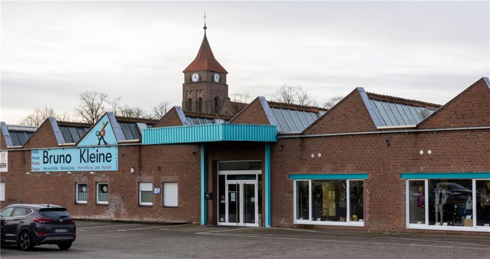 Das ehemalige Schulten-Gelände am Woortweg in Oeding gehört der Bruno Kleine GmbH. Der Einzelhandel bleibt bestehen, die Lagerhallen stehen derzeit leer.