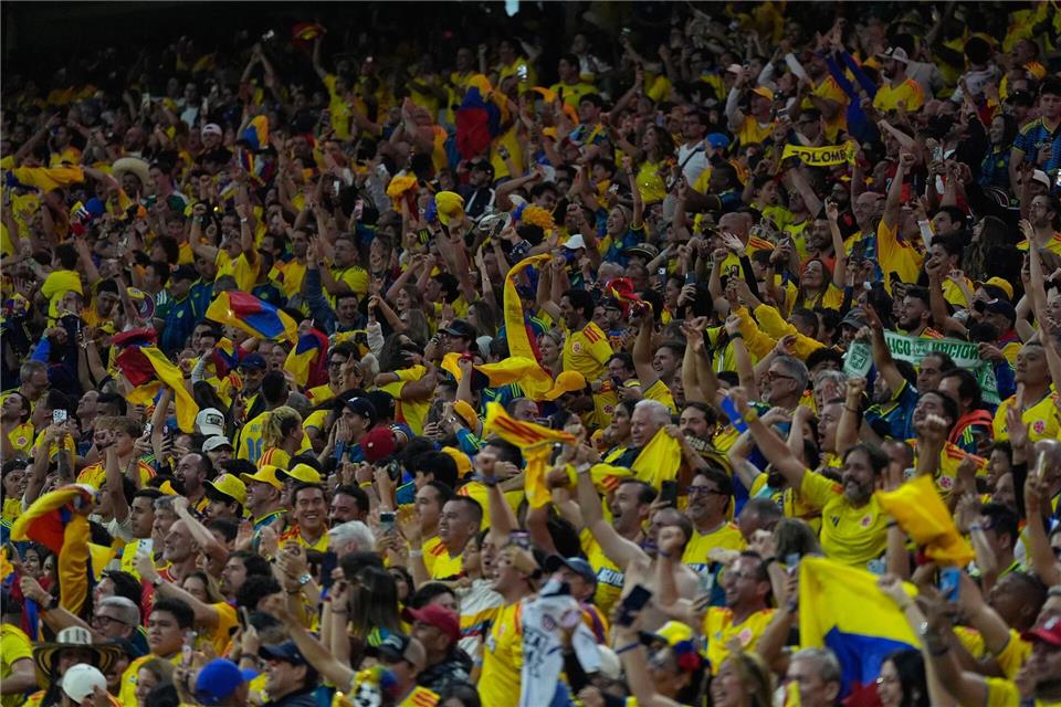Das ehrwürdige Aztekenstadion war fest in kolumbianischer Hand. Fernando Llano/AP/dpa