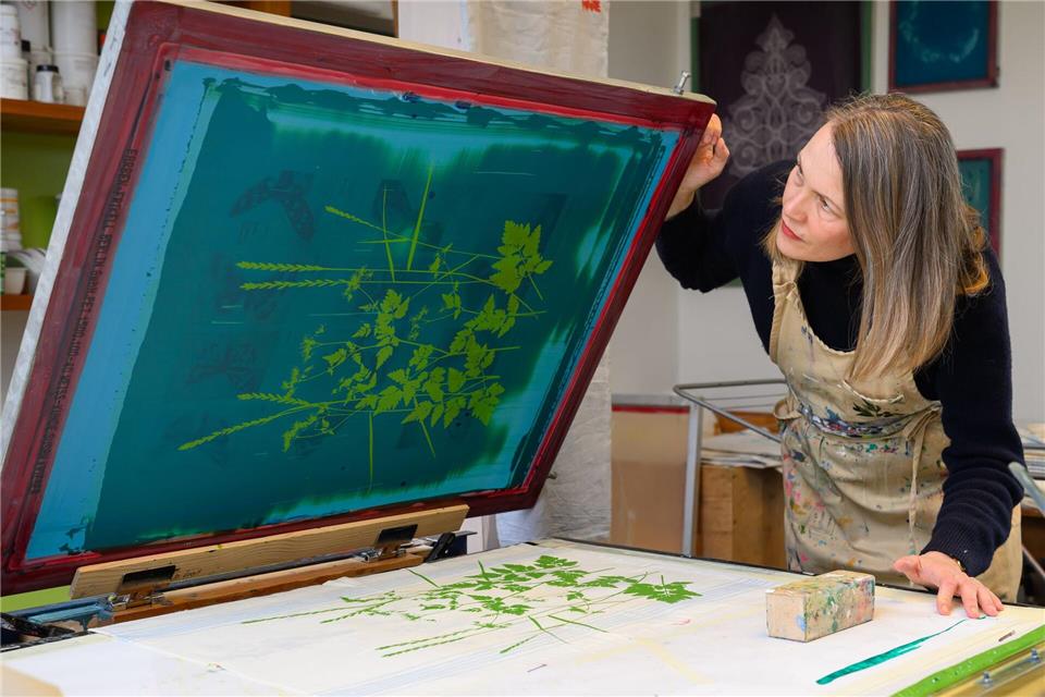 Das eigentliche Bedrucken eines Tuchs benötigt nur wenige Schritte. Patrick Pleul/dpa