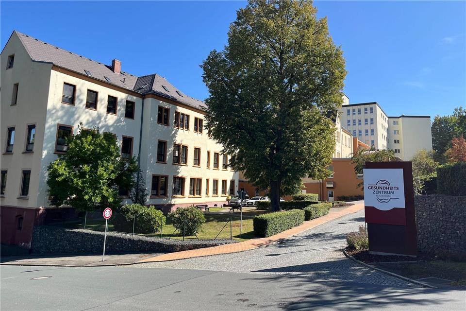 Das einstige Krankenhaus in Reichenbach (Vogtlandkreis) ist in ein Gesundheitszentrum mit verschiedenen Angeboten umgewandelt worden. Andreas Hummel/dpa