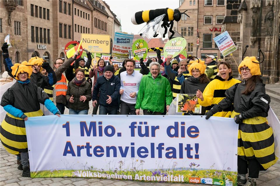 Das erfolgreiche Volksbegehren „Rettet die Bienen“ war zweifelsohne einer der größten Erfolge im politischen Leben von Richard Mergner. (Archivbild) Toni Mader/Volksbegehren Artenvielfalt/dpa