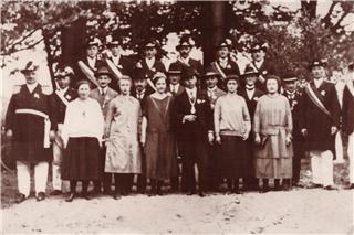 Das erste Königspaar des St.-Ludgerus-Schützenvereins Hoxfeld bildeten 1926 Heinrich Lepping und Gertrud Heymer.