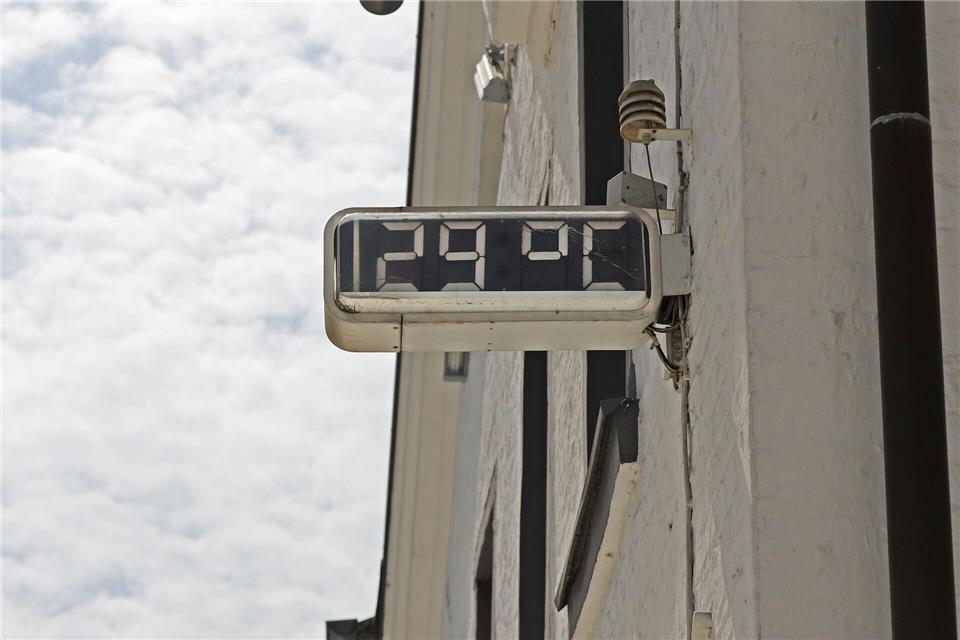 Das erste Mai-Wochenende hat Sachsen, Sachsen-Anhalt und Thüringen hochsommerliche Temperaturen beschert - nun wird es kühler. (Symbolbild) Sascha Thelen/dpa